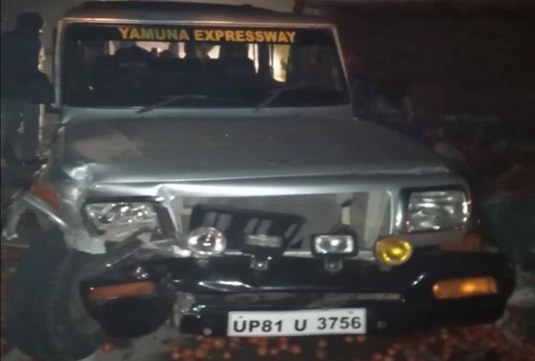 कोहरे के कारण हुआ हादसा, पीआरवी और जेपी ग्रुप की गाड़ियां हुईं क्षतिग्रस्त कोहरे के कारण हुआ हादसा, पीआरवी और जेपी ग्रुप की गाड़ियां हुईं क्षतिग्रस्त