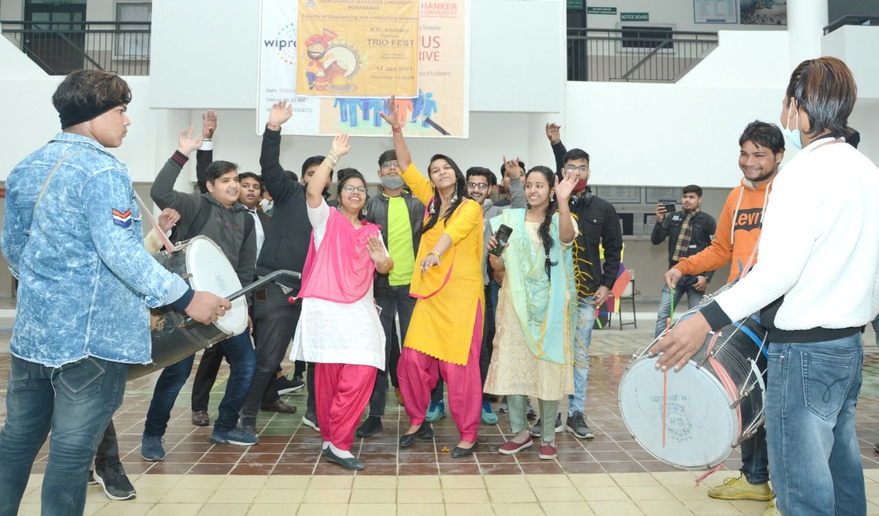 टीएमयू में ढोल की ताल पर थिरके स्टुडेंट्स टीएमयू में ढोल की ताल पर थिरके स्टुडेंट्स