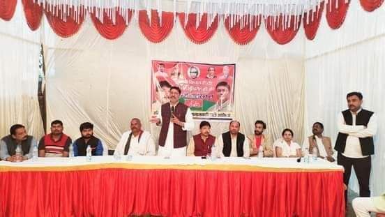 टूट गई विश्वास की डोर आओ लौट चले अखिलेश की ओर: पवन पांडेय टूट गई विश्वास की डोर आओ लौट चले अखिलेश की ओर: पवन पांडेय