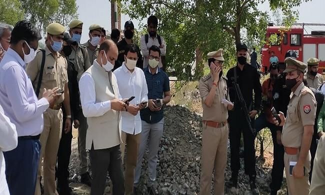 बिजनौर - अवैध पटाखा फैक्ट्री में विस्फोट में पांच की मौत, चार की हालत गंभीर, सीएम योगी ने लिया संज्ञान, मांगी रिपोर्ट बिजनौर - अवैध पटाखा फैक्ट्री में विस्फोट में पांच की मौत, चार की हालत गंभीर, सीएम योगी ने लिया संज्ञान, मांगी रिपोर्ट