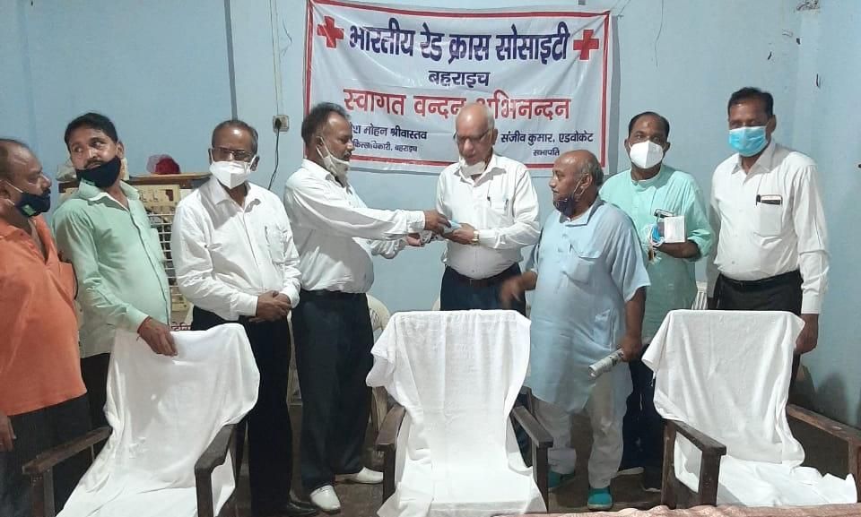रेड क्रॉस ने कोरोना किट का किया वितरण रेड क्रॉस ने कोरोना किट का किया वितरण