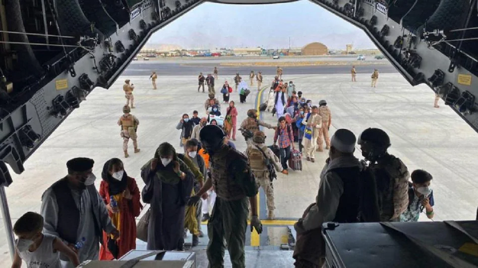 ऑपरेशन एयरलिफ्ट: भारतीय वायु सेना के C-130J विमान ने 85 भारतीयों के साथ काबुल से उड़ान भरी, 250 नागरिकों को लाने के लिए सी-17 भी तैयार