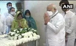 रामविलास पासवान का पार्थिव शरीर दिल्ली स्थित उनके आवास पर पहुंच गया है। पीएम मोदी ने उनके आवास पर पहुंचकर दिवंगत नेता को श्रद्धांजलि अर्पित की  ।