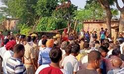 आजमगढ़ सोते समय दंपति की सिर कूच कर हत्या बुजुर्ग दंपति की हत्या से मचा हड़कंप. 48 घंटेे में तीसरी वारदात से दहला आजमगढ़.मौके पर पहुंची पुलिस, आरोपी को किया गया गिरफ्तार.देवगांव कोलवाली क्षेत्र के गड़ौली गांव की घटना....