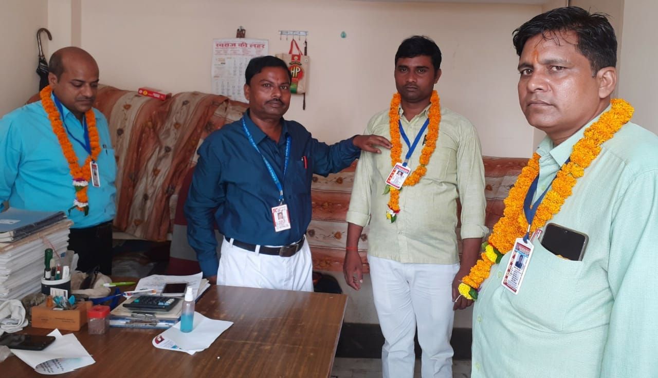 भारतीय राष्ट्रीय पत्रकार सुरक्षा समिति की देवकाली गेस्ट हाउस फैजाबाद में की बैठक मे उत्कृष्ट कार्य करने वाले पत्रकारों को सम्मानित किया गया भारतीय राष्ट्रीय पत्रकार सुरक्षा समिति की देवकाली गेस्ट हाउस फैजाबाद में की बैठक मे उत्कृष्ट कार्य करने वाले पत्रकारों को सम्मानित किया गया