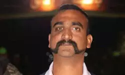 पाकिस्तान के सांसद  एजाज़ सादिक़ ने बताया, बाजवा के पैर कांप रहे थे, चेहरे पर पसीना था, हमले के डर से अभिनंदन को छोड़ा