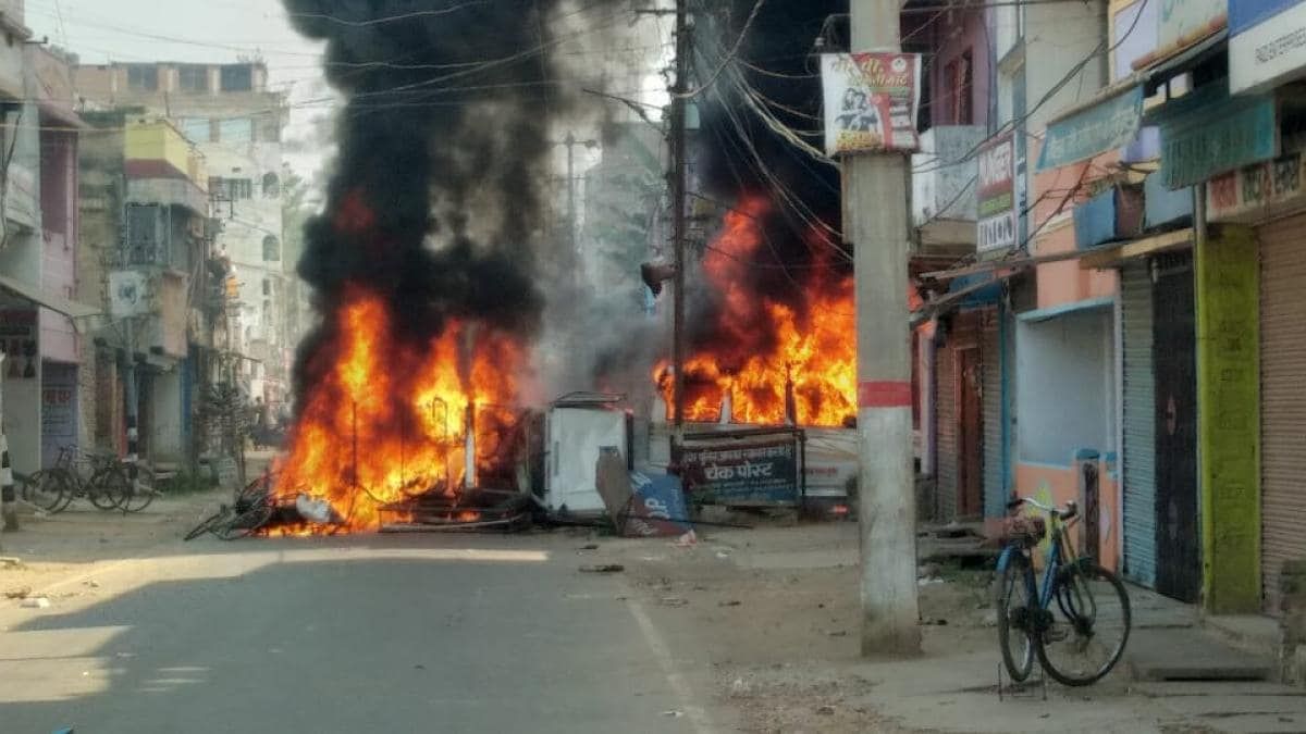 मुंगेर में गोलीकांड पर बवाल, भीड़ ने थाना फूंका