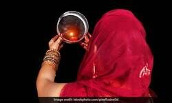 आज करेंगी महिलाएं करवा चौथ का व्रत! आज करेंगी महिलाएं करवा चौथ का व्रत!