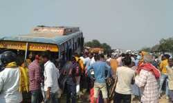 वाराणसी - गाजीपुर से वाराणसी जा रही बस शाहपुर पेट्रोल पंप के पास गाय को बचाने में अनियंत्रित होकर खाई में  गिरी  , दर्जनों लोग घायल होने की सूचना मौके पर चौबेपुर पुलिस एंबुलेंस टीम, मामला थाना चौबेपुर क्षेत्र का।