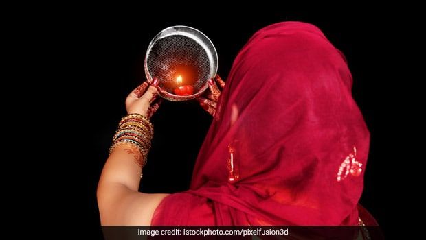 आज करेंगी महिलाएं करवा चौथ का व्रत! आज करेंगी महिलाएं करवा चौथ का व्रत!