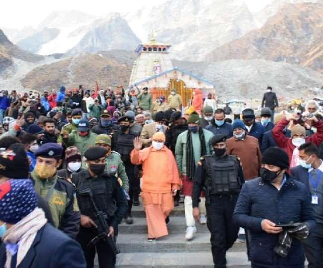 सीएम योगी आदित्यनाथ बाबा केदारनाथ के श्री चरणों में दर्शनार्थ पहुंचे हैं...