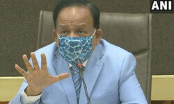 कोरोना वैक्सीन विकसित करने में हमारे वैज्ञानिक  दूसरे रिसर्च से काफी आगे हैं। हम उस स्थिति में है कि देशवासियों को यह भरोसा दे सकते हैं कि 2 महीने में कोरोना वैक्सीन आ सकती हैः डॉ. हर्षवर्धन