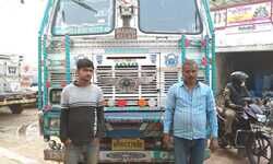 चंदौली - थाना सैयदराजा पुलिस को मिली सफलता, चेकिंग के दौरान दो शातिर पशुतस्कर गिरफ्तार 18 राशि गोवंश के साथ एक ट्रक बरामद बिहार के रास्ते पश्चिम बंगाल में बेचने हेतु ले जा रहे थे गोवंश, नौबतपुर पुलिस बूथ NH-2 के पास से हुई गिरफ्तारी।