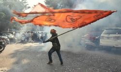 ग्रेटर हैदराबाद नगर निगम चुनाव के शुरुआती रुझान आने शुरू हो गए हैं. सुबह 9 बजकर 7 मिनट तक मिले अपडेट के मुताबिक, 54 सीटों में से 31 सीटों पर बीजेपी आगे है, जबकि 17 सीटों पर टीआरएस और 6 सीटों पर एआईएमआईएम आगे है.