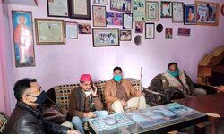 सिद्धार्थनगर : मणेन्द्र मिश्रा मशाल को उनके आवास से आज सुबह गिरफ्तार कर लिया गया। समाजवादी पार्टी द्वारा भारत बंद समर्थन के तहत उन्हें गिरफ्तार कर सिद्धार्थनगर थाने बैठाया गया।