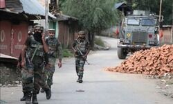 पुंछ में सुरक्षाबलों और आतंकियों के बीच मुठभेड़, तीन आतंकी घिरे