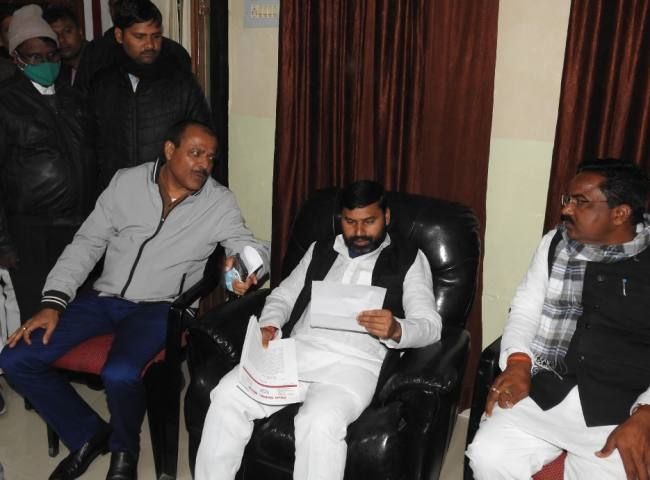बलिया-प्रशासन के रवैये से क्षुब्ध होकर जिला पंचायत अध्यक्ष ने सौंपा इस्तीफा बलिया-प्रशासन के रवैये से क्षुब्ध होकर जिला पंचायत अध्यक्ष ने सौंपा इस्तीफा