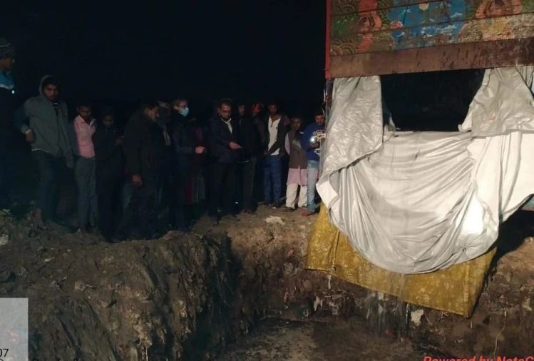 वाराणसी: 15 टन थाई मांगुर मछली बरामद, पश्चिम बंगाल से ट्रक से ले जा रहे थे हापुड़ वाराणसी: 15 टन थाई मांगुर मछली बरामद, पश्चिम बंगाल से ट्रक से ले जा रहे थे हापुड़
