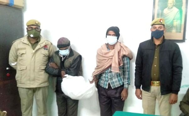 4 किलो 500 ग्राम नाजायज गांजा के साथ दो अभियुक्त चढ़े पुलिस के हत्थे। 4 किलो 500 ग्राम नाजायज गांजा के साथ दो अभियुक्त चढ़े पुलिस के हत्थे।