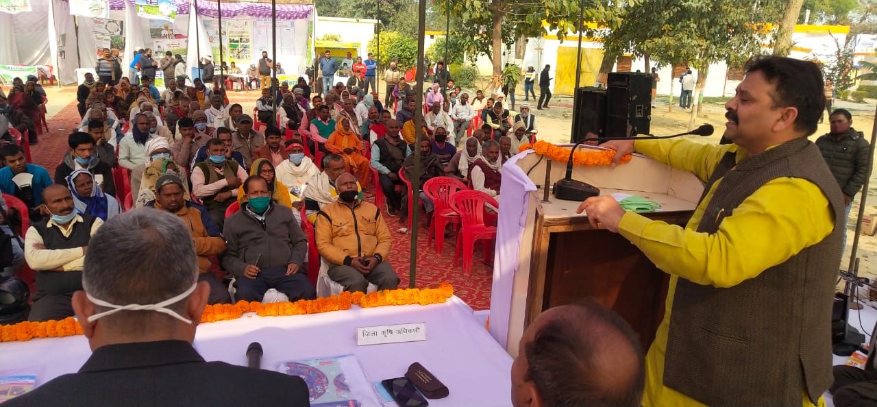 किसान अन्नदाता भारत के भाग्य विधाता =रविंद्र जायसवाल किसान अन्नदाता भारत के भाग्य विधाता =रविंद्र जायसवाल