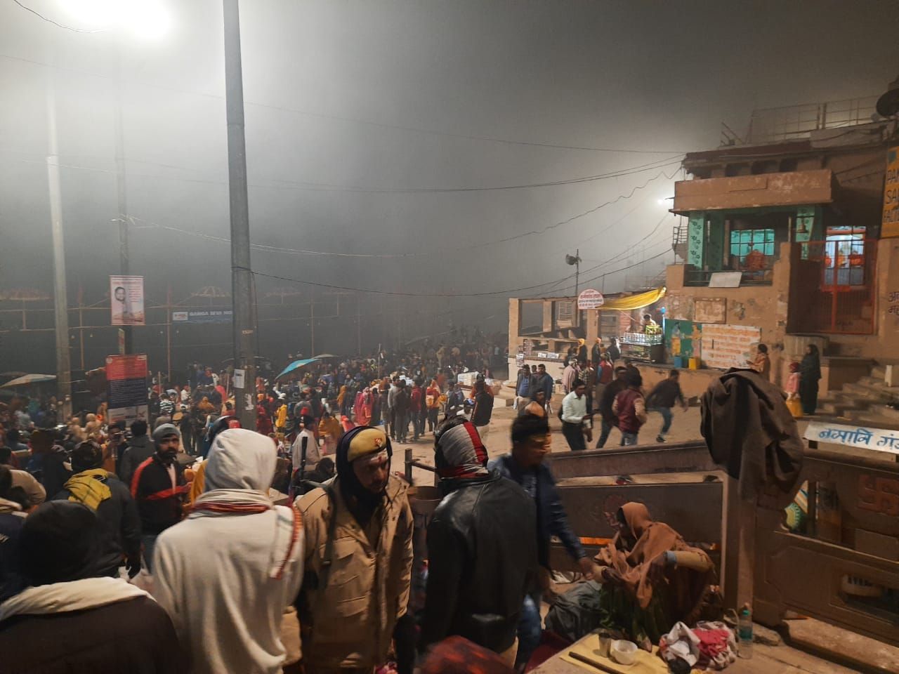 मकर संक्रांति पर उमड़ा आस्था का सैलाब, लोगों ने घाटों पर लगाई पुण्य की डुबकी