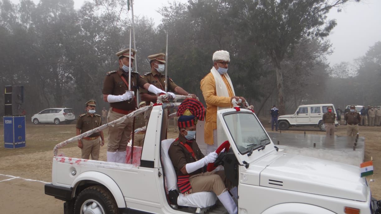 चंदौली : खाकी का मान और जिम्मेदारियों के बेहतर निर्वहन का परिणाम, गणतंत्र दिवस पर जनपद के इन पुलिसकर्मियों को एडीजे करेंगे सम्मानित... चंदौली : खाकी का मान और जिम्मेदारियों के बेहतर निर्वहन का परिणाम, गणतंत्र दिवस पर जनपद के इन पुलिसकर्मियों को एडीजे करेंगे सम्मानित...
