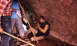 उपद्रवियों के उपद्रव से स्तब्ध हूँ