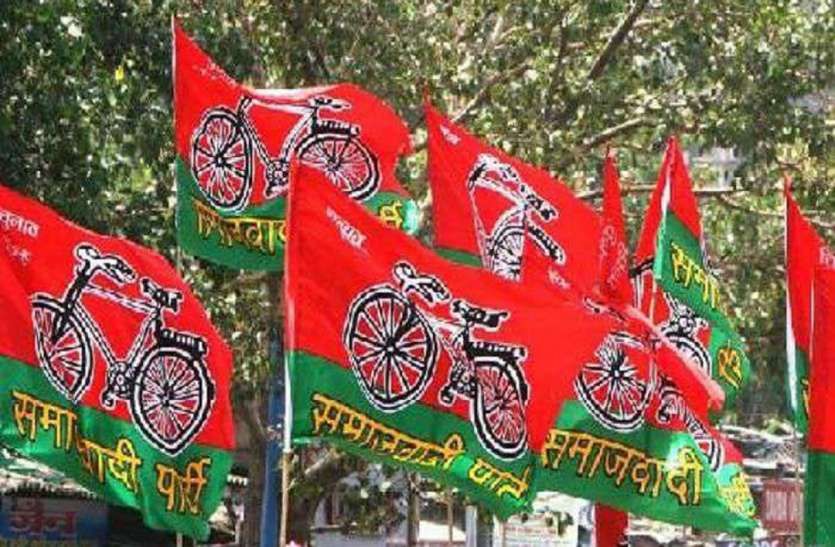 बिजनौर: पुलिस ने सपा नेताओं पर कसा शिकंजा. बिन अनुमति सपा ट्रैक्टर रैली में मचाया था उत्पात. पुलिस ने तीन सपाइयों को किया गिरफ्तार. संगीन धाराओं में किया केस दर्ज. पुलिस बाकी सपाइयों के ठिकानों पर दे रही दबिश. सपा नेताओं में मचा हड़कंप. थाना नगीना के जीतपुर इलाके का मामला. बिजनौर: पुलिस ने सपा नेताओं पर कसा शिकंजा. बिन अनुमति सपा ट्रैक्टर रैली में मचाया था उत्पात. पुलिस ने तीन सपाइयों को किया गिरफ्तार. संगीन धाराओं में किया केस दर्ज. पुलिस बाकी सपाइयों के ठिकानों पर दे रही दबिश. सपा नेताओं में मचा हड़कंप. थाना नगीना के जीतपुर इलाके का मामला.