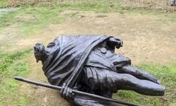 अमेरिका में बापू का अनादर, उपद्रवियों ने तोड़ी प्रतिमा, भारतीय मूल के लोगों में रोष