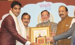 पवन व्यास को मिला राज्य स्तरीय राजस्थान गौरव सम्मान पवन व्यास को मिला राज्य स्तरीय राजस्थान गौरव सम्मान