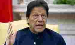 सियासी पिच पर इमरान क्लीन बोल्ड