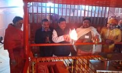 प्रयागराज में मौनी अमावस्या के अवसर पर शिवपाल यादव ने बड़े हनुमानजी के दर्शन किये प्रयागराज में मौनी अमावस्या के अवसर पर शिवपाल यादव ने बड़े हनुमानजी के दर्शन किये