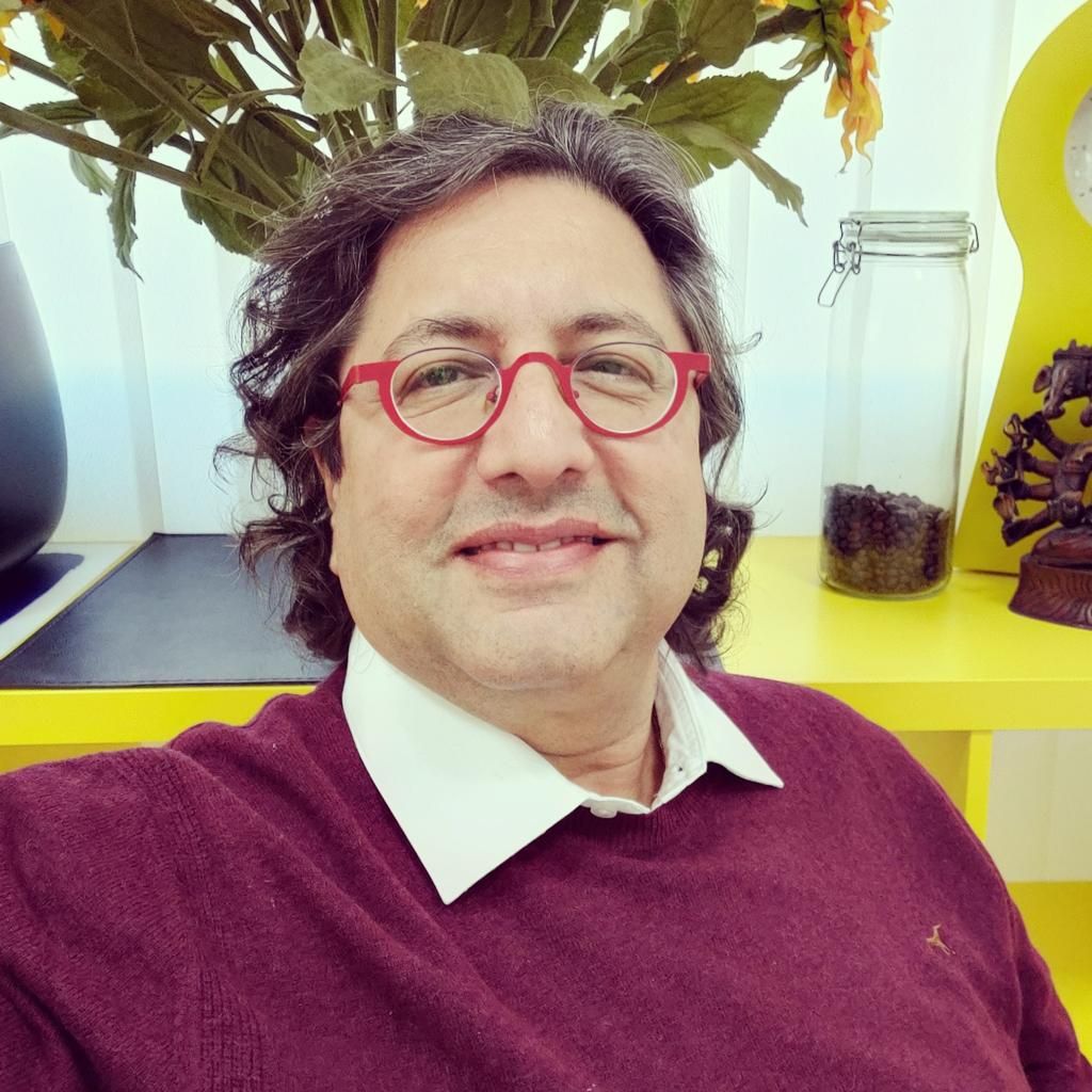 डॉ गौतम अलाहबादिया: वात्सल्य सुख के प्रदाता सूर्य डॉ गौतम अलाहबादिया: वात्सल्य सुख के प्रदाता सूर्य