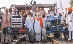 कृषि कानूनों के विरोध में किसानों ने दोपहर 12 बजे से लेकर शाम 4 बजे तक रेल रोकने का ऐलान किया है। कृषि कानूनों के विरोध में किसानों ने दोपहर 12 बजे से लेकर शाम 4 बजे तक रेल रोकने का ऐलान किया है।