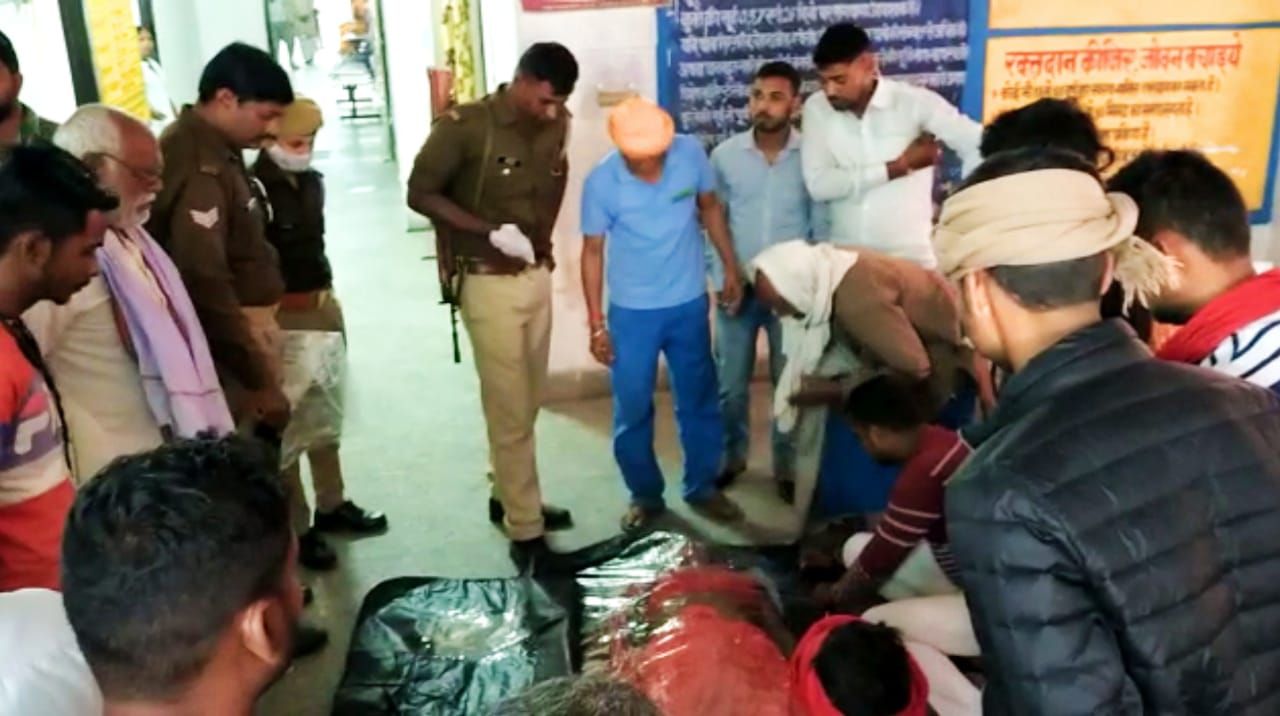 चंदौली : खून से लथपथ मिली महिला की लाश...मायके पक्ष ने लगाया हत्या का आरोप, जांच में जुटी पुलिस...
