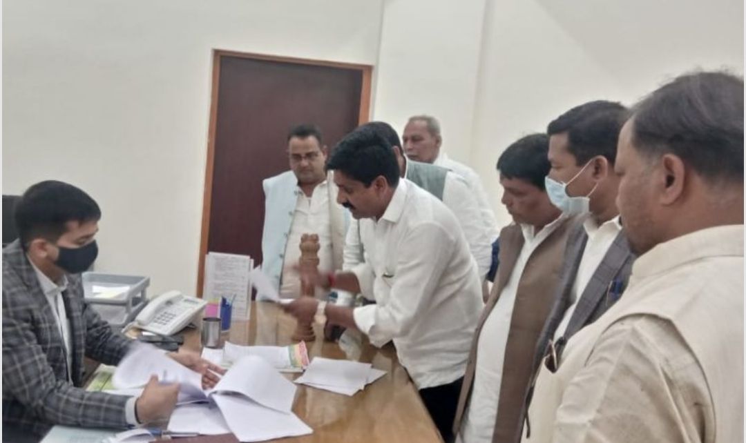 त्रिस्तरीय पंचायत चुनाव के पूर्व चंदौली में मतदाता सूची में बड़ी अनियमितता की शिकायत पर डीएम ने बैठाई जांच... त्रिस्तरीय पंचायत चुनाव के पूर्व चंदौली में मतदाता सूची में बड़ी अनियमितता की शिकायत पर डीएम ने बैठाई जांच...