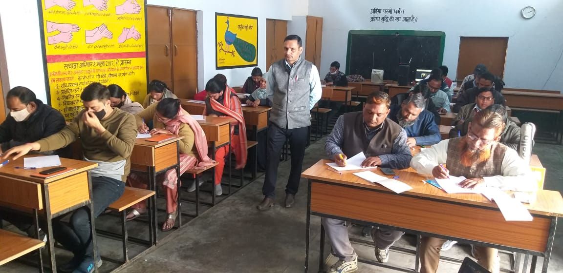 परिषदीय विद्यालयों में शैक्षिक वातावरण रुचिकर बनाने को दिया प्रशिक्षण परिषदीय विद्यालयों में शैक्षिक वातावरण रुचिकर बनाने को दिया प्रशिक्षण