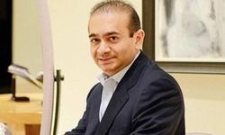पीएनबी घोटाले का मुख्य आरोपी और भगोड़ा नीरव मोदी की याचिका को लंदन की अदालत ने आज गुरुवार को ठुकरा दिया है. कोर्ट ने उसके भारत प्रत्यर्पित किए जाने को अपनी मंजूरी दे दी है. कोर्ट ने कहा कि भारत की न्यायपालिका निष्पक्ष है. पीएनबी घोटाले का मुख्य आरोपी और भगोड़ा नीरव मोदी की याचिका को लंदन की अदालत ने आज गुरुवार को ठुकरा दिया है. कोर्ट ने उसके भारत प्रत्यर्पित किए जाने को अपनी मंजूरी दे दी है. कोर्ट ने कहा कि भारत की न्यायपालिका निष्पक्ष है.