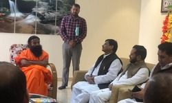 हरिद्वार : रामदेव के योग ग्राम में प्रगतिशील समाजवादी पार्टी के राष्ट्रीय अध्यक्ष शिवपाल सिंह यादव ने बाबा रामदेव से मुलाकात की हरिद्वार : रामदेव के योग ग्राम में प्रगतिशील समाजवादी पार्टी के राष्ट्रीय अध्यक्ष शिवपाल सिंह यादव ने बाबा रामदेव से मुलाकात की