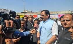 राजधानी के अधिवक्ताओं ने क्षेत्राधिकार की मांग को लेकर माननीय उच्च न्यायालय से 1090 चौराहे तक शान्ति पूर्ण वाहन रैली निकाली ,सरकार नहीं चेती तो विधानसभा का घेराव करेंगे राजधानी के अधिवक्ताओं ने क्षेत्राधिकार की मांग को लेकर माननीय उच्च न्यायालय से 1090 चौराहे तक शान्ति पूर्ण वाहन रैली निकाली ,सरकार नहीं चेती तो विधानसभा का घेराव करेंगे