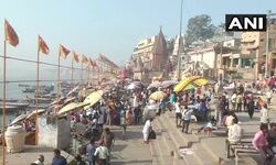 वाराणसी में आज ज़िला प्रशासन और अन्य संस्थाओं ने मिलकर सुबह 7 से 8 बजे तक गंगा के 84 घाटों की साफ-सफाई का अभियान चलाया। वाराणसी में आज ज़िला प्रशासन और अन्य संस्थाओं ने मिलकर सुबह 7 से 8 बजे तक गंगा के 84 घाटों की साफ-सफाई का अभियान चलाया।