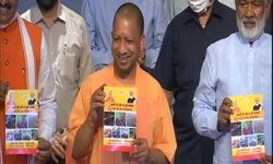 लखनऊ: उत्तर प्रदेश के मुख्यमंत्री योगी आदित्यनाथ ने उत्तर प्रदेश सरकार के सफलतापूर्वक चार वर्ष पूर्ण होने के अवसर पर विकास पुस्तिका का विमोचन किया। लखनऊ: उत्तर प्रदेश के मुख्यमंत्री योगी आदित्यनाथ ने उत्तर प्रदेश सरकार के सफलतापूर्वक चार वर्ष पूर्ण होने के अवसर पर विकास पुस्तिका का विमोचन किया।