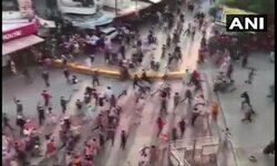 महाराष्ट्र: नांदेड़ में होला मोहल्ला रोकने पर तलवार से लैस 300 लोगों की भीड़ ने पुलिस पर किया हमला, 4 पुलिसकर्मी घायल महाराष्ट्र: नांदेड़ में होला मोहल्ला रोकने पर तलवार से लैस 300 लोगों की भीड़ ने पुलिस पर किया हमला, 4 पुलिसकर्मी घायल