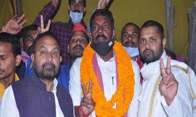 जौनपुर - चेक बाउंस मामले में सपा विधायक लकी यादव के खिलाफ गिरफ्तारी वारंट जारी, जौनपुर - चेक बाउंस मामले में सपा विधायक लकी यादव के खिलाफ गिरफ्तारी वारंट जारी,