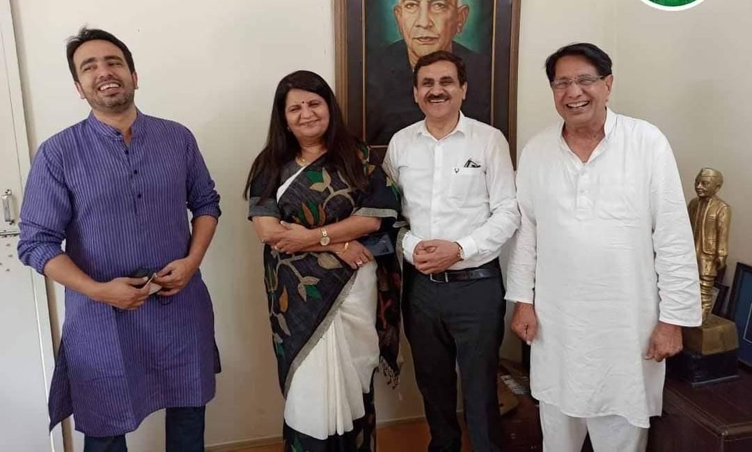 राज्य महिला आयोग और भाजपा प्रदेश कार्यकारिणी सदस्य डॉ. प्रियम्वदा तोमर  ने चौधरी अजित सिंह और जयंत चौधरी जी की उपस्थिति में राष्ट्रीय लोकदल की सदस्यता ग्रहण की।