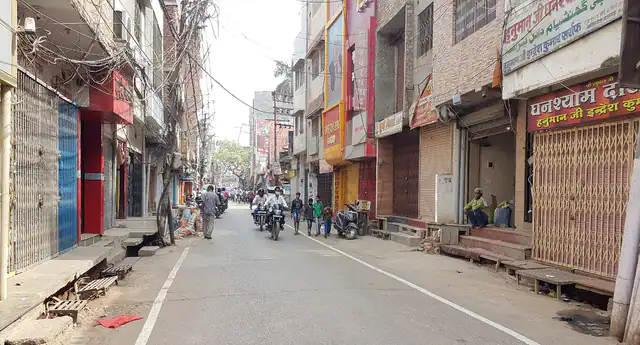 आजमगढ: कारोबारी की पिटाई के विरोध मे सराफा मंडी बंद