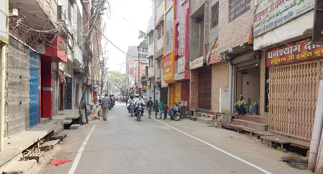 आजमगढ: कारोबारी की पिटाई के विरोध मे सराफा मंडी बंद आजमगढ: कारोबारी की पिटाई के विरोध मे सराफा मंडी बंद