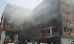 अहमदाबाद के कृष्णानगर इलाके में एक स्कूल में आग लगने की घटना सामने आई है. अंकुर स्कूल में अचानक आग लग गई है. आग में 5 बच्चों के फंसे होने की खबर है. दमकल विभाग की 10 गाड़ियां मौके पर पहुंच चुकी हैं. आग बुझाने की कोशिश जारी है.