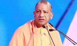 कोविड के मद्देनजर CM योगी आदित्यनाथ साढ़े 7 बजे फील्ड के अफसरों के साथ वीडियो कॉनफ्रेंसिंग के जरिए बैठक करेंगे. बैठक में लखनऊ के बड़े अफसरों के साथ, UP के सभी ADG जोन, CP, मण्डलायुक्त, कलेक्टर, कप्तान शामिल होंगे.