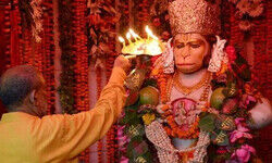 श्रद्धा का केंद्र है हनुमान सेतु मंदिर